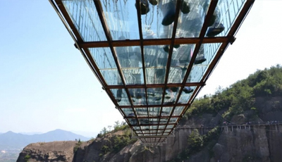 挑战全国最长的玻璃桥---湖南石牛寨